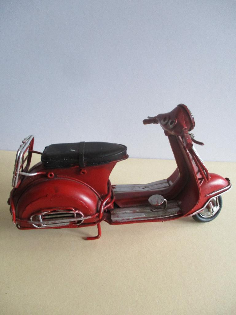 poppenhuis leuke scooter, Ophalen of Verzenden, Gebruikt, Decoratie