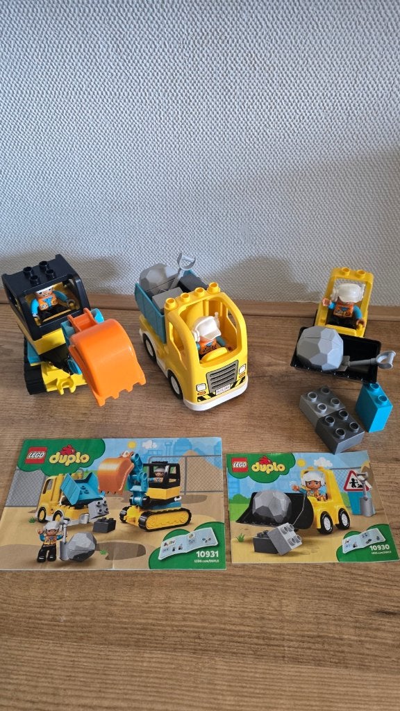 Duplo sets 10930 en 10931 - Bouwplaats voertuigen, Ophalen, Duplo, Inclusief minifiguren, Complete set