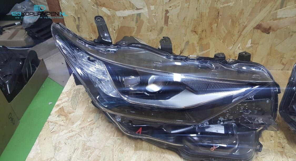 Toyota Auris 2 E18 Facelift Full Led koplamp links rechts, Auto-onderdelen, Verlichting, Gebruikt, -, -, Ophalen of Verzenden