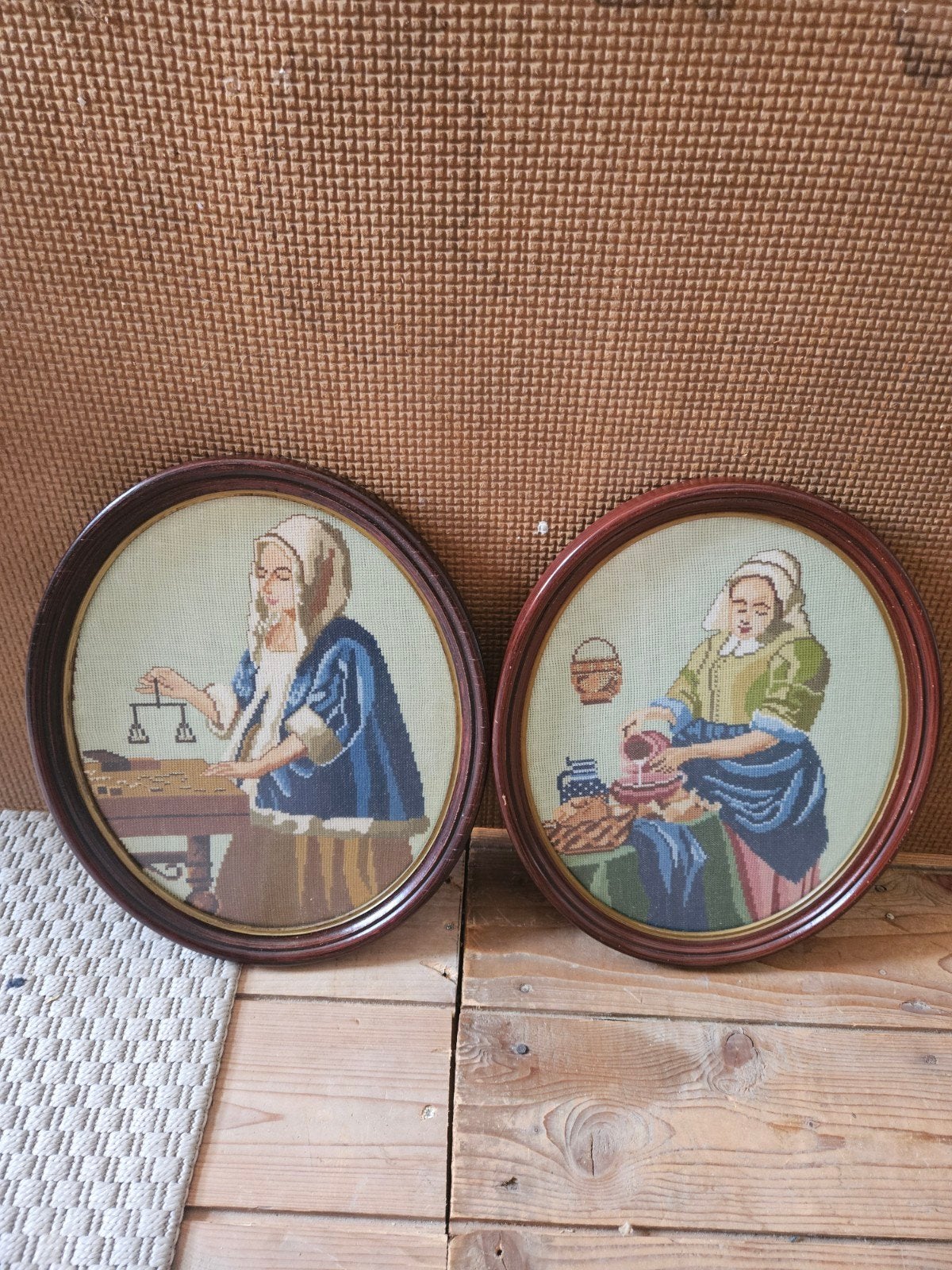 Set van 2 Vintage schilderij : De Melkmeid & De Weegschaal, Ophalen of Verzenden