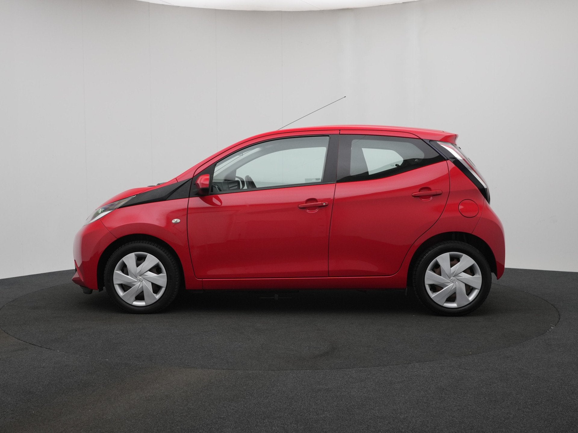 Toyota Aygo 1.0 VVT-i x-play | airco | centtrale portier ver, Voorwielaandrijving, 12 maanden, Stof, Gebruikt