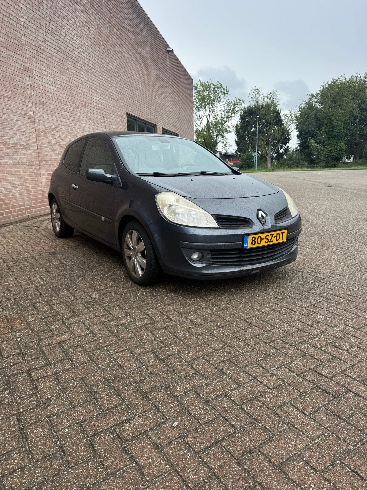 Renault Clio 1.6 16V 82KW Dyncmf 3-DRS AUT E4 2006 Grijs, 535 kg, 4 cilinders, Origineel Nederlands, 1200 kg