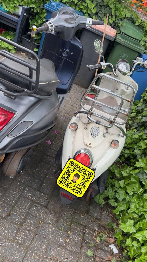 Vespa sprint en Mio 50 scooters met extra onderdelen, Ophalen, Gebruikt, Benzine, Vespa LX