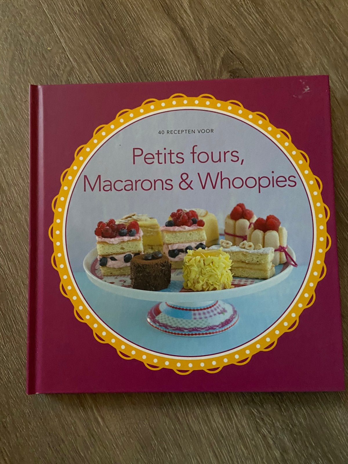 Bakboek voor: petit fours, macarons & Whoopies, Ophalen of Verzenden, Gebruikt, Boek of Tijdschrift