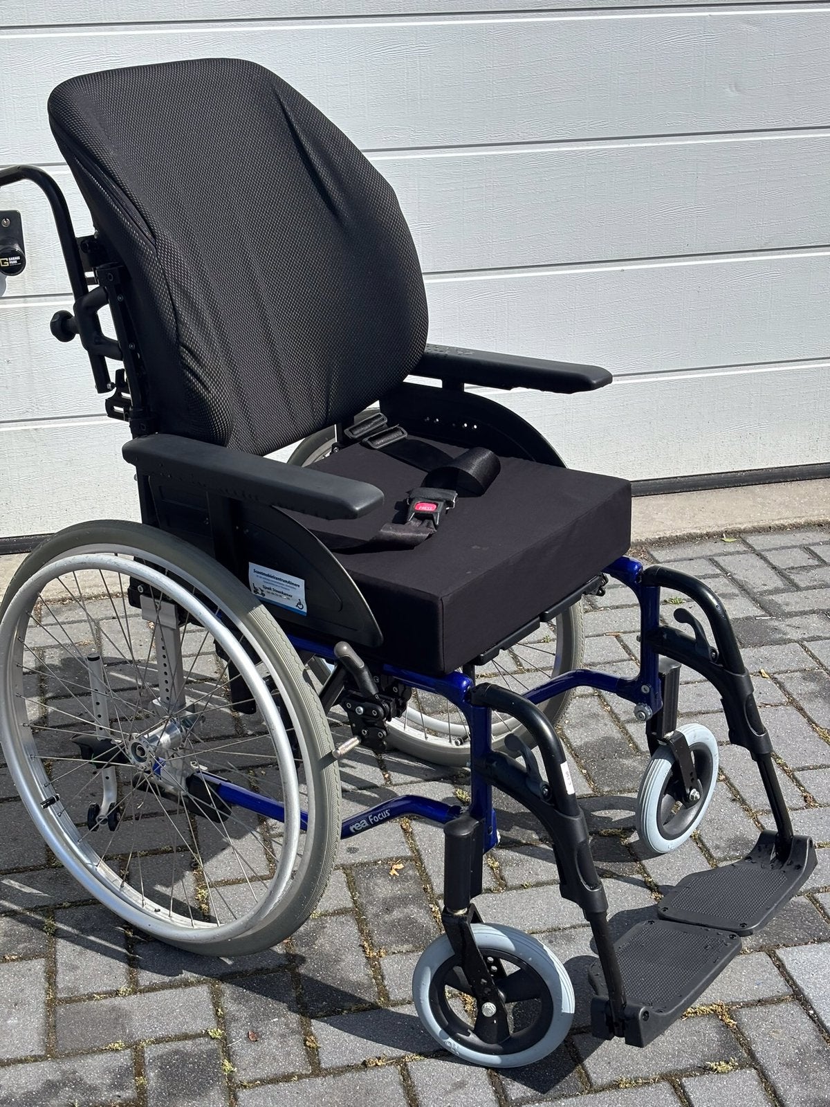 Rea Focus rolstoel met een nieuwprijs van + €4000,00., Diversen, Rolstoelen, Meer info ☎️0️⃣6️⃣➖2️⃣0️⃣9️⃣0️⃣1️⃣0️⃣4️⃣0️⃣, Rea Focus , compleet verstelbaar.