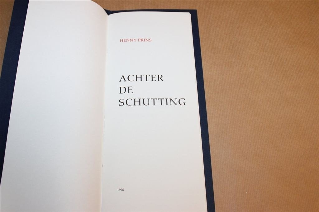 Achter de schutting — Haiku, Oplage 500, Ophalen of Verzenden, Gelezen