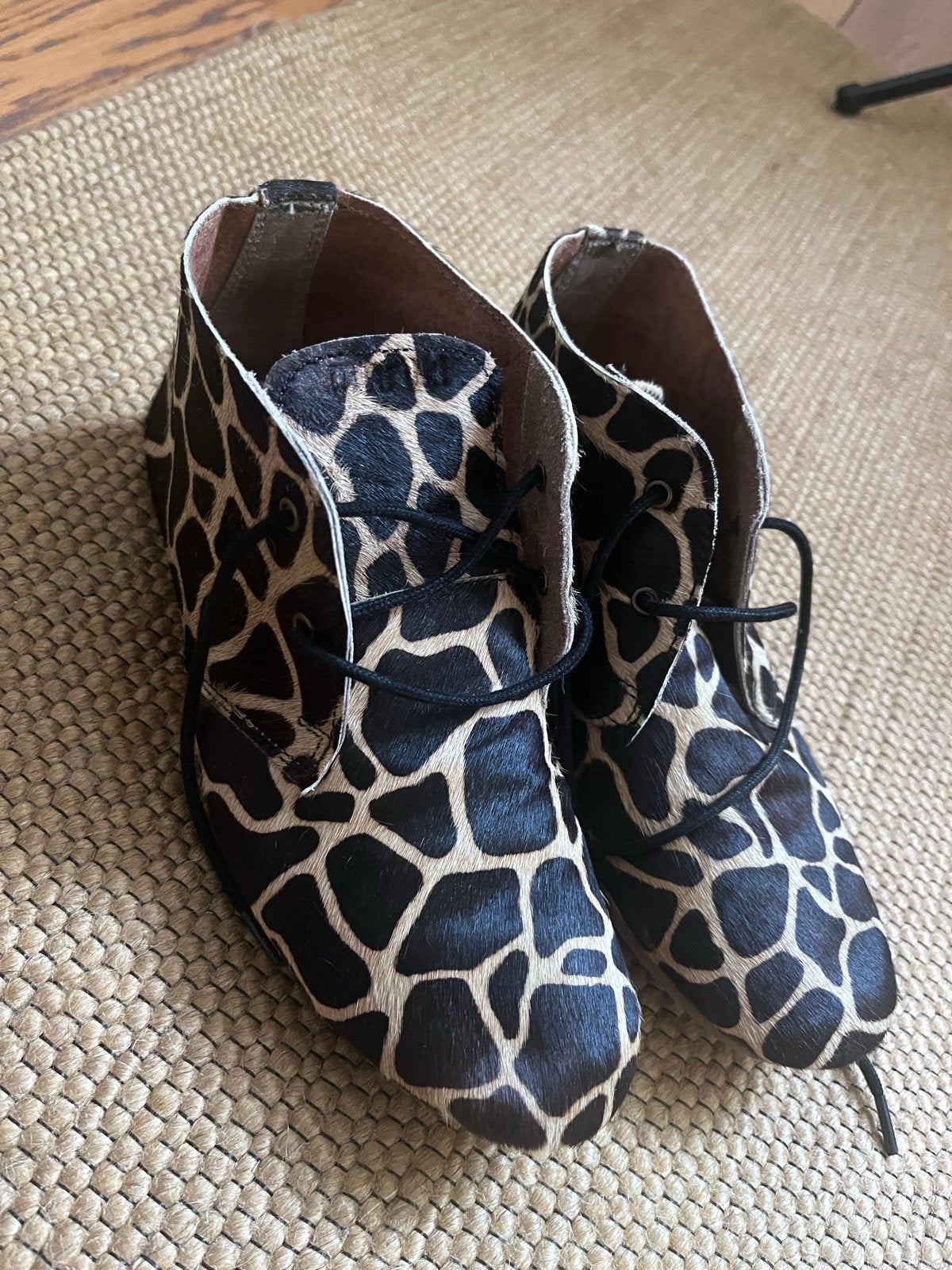 Maruti schoenen maat 36 giraffe print - nauwelijks gedragen, Ophalen of Verzenden, Zo goed als nieuw, Zwart, Lage of Enkellaarzen