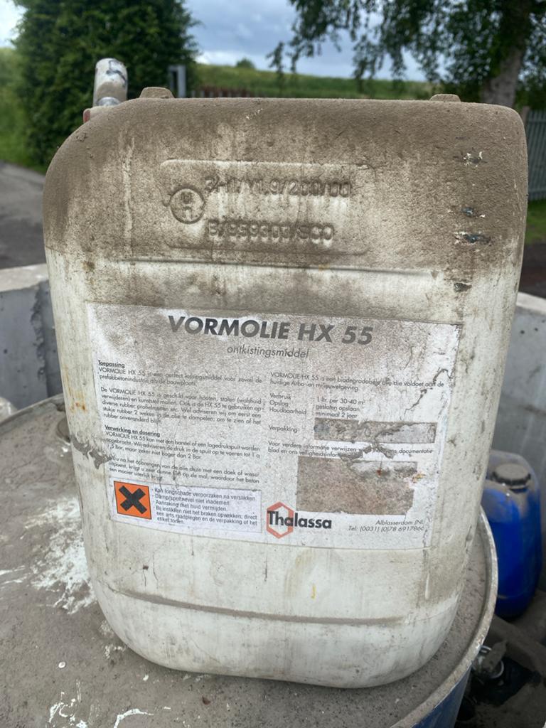 7x Vormolie HX55 ontkistingsmiddel bekisting fundering beton, Ophalen, Zo goed als nieuw