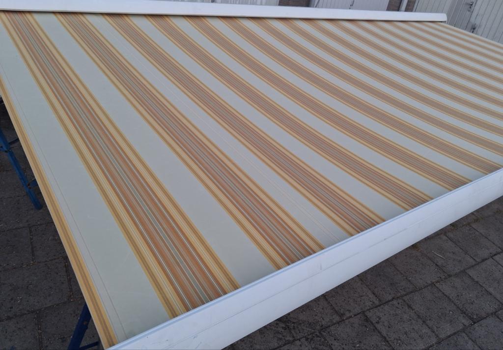 Fijn elektrisch zonnescherm  5 meter breed x 2.5 meter, 450 cm of meer, Elektrisch, Ophalen of Verzenden, Zo goed als nieuw