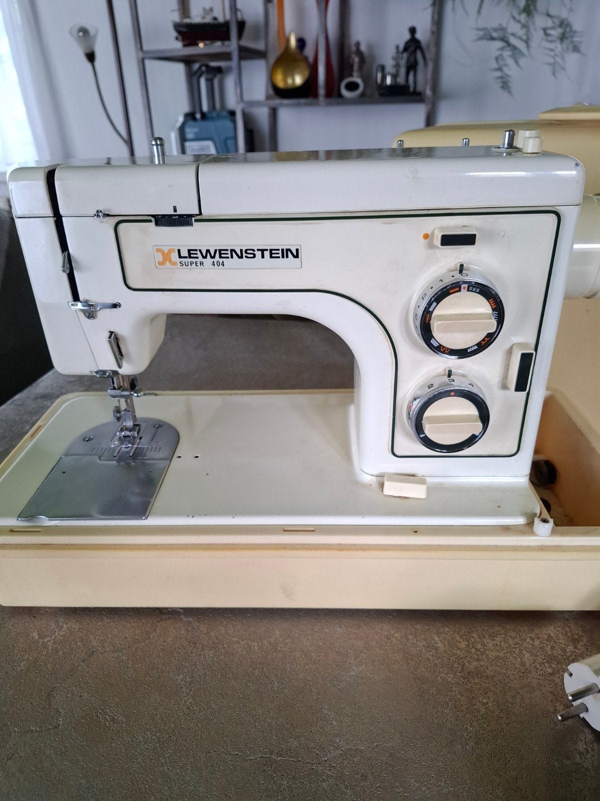 te koop Lewenstein naaimachine., Hobby en Vrije tijd, Naaimachines en Toebehoren, Ophalen, Zo goed als nieuw, Naaimachine, Lewenstein