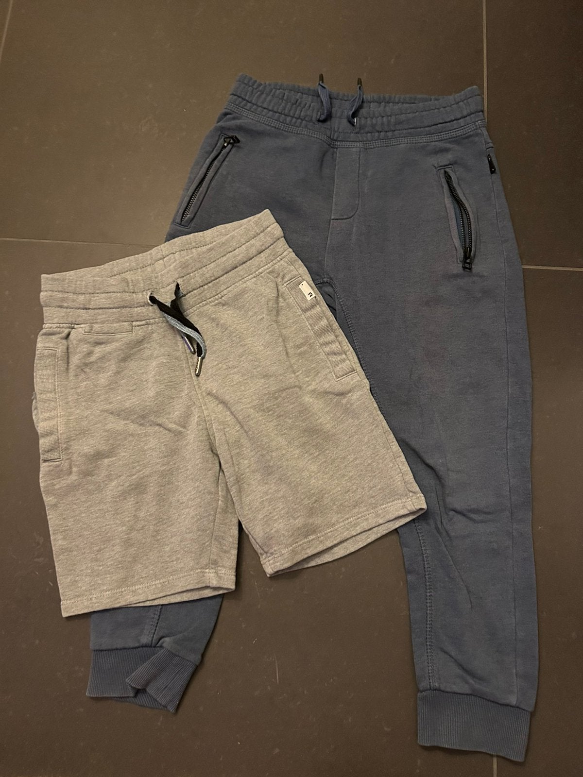 Molo 2 korte broeken en 1 lange broek 122, Ophalen of Verzenden, Gebruikt, Jongen, Broek