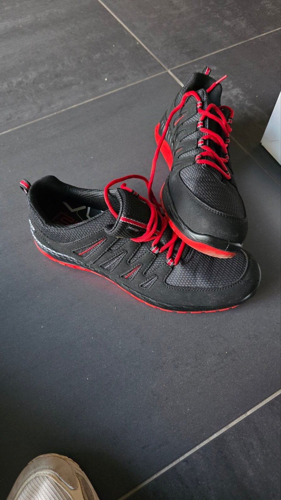 Gloednieuwe Elten Maddox Low ESD S3S werkschoenen maat 46, Kleding | Heren, Ophalen of Verzenden