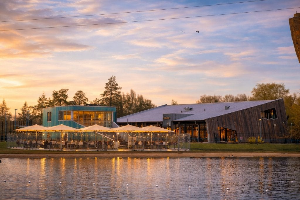 Paviljoen de Oele op het strand. Kardingerplas in Groningen, Met catering, Bruiloft- of Feestlocatie