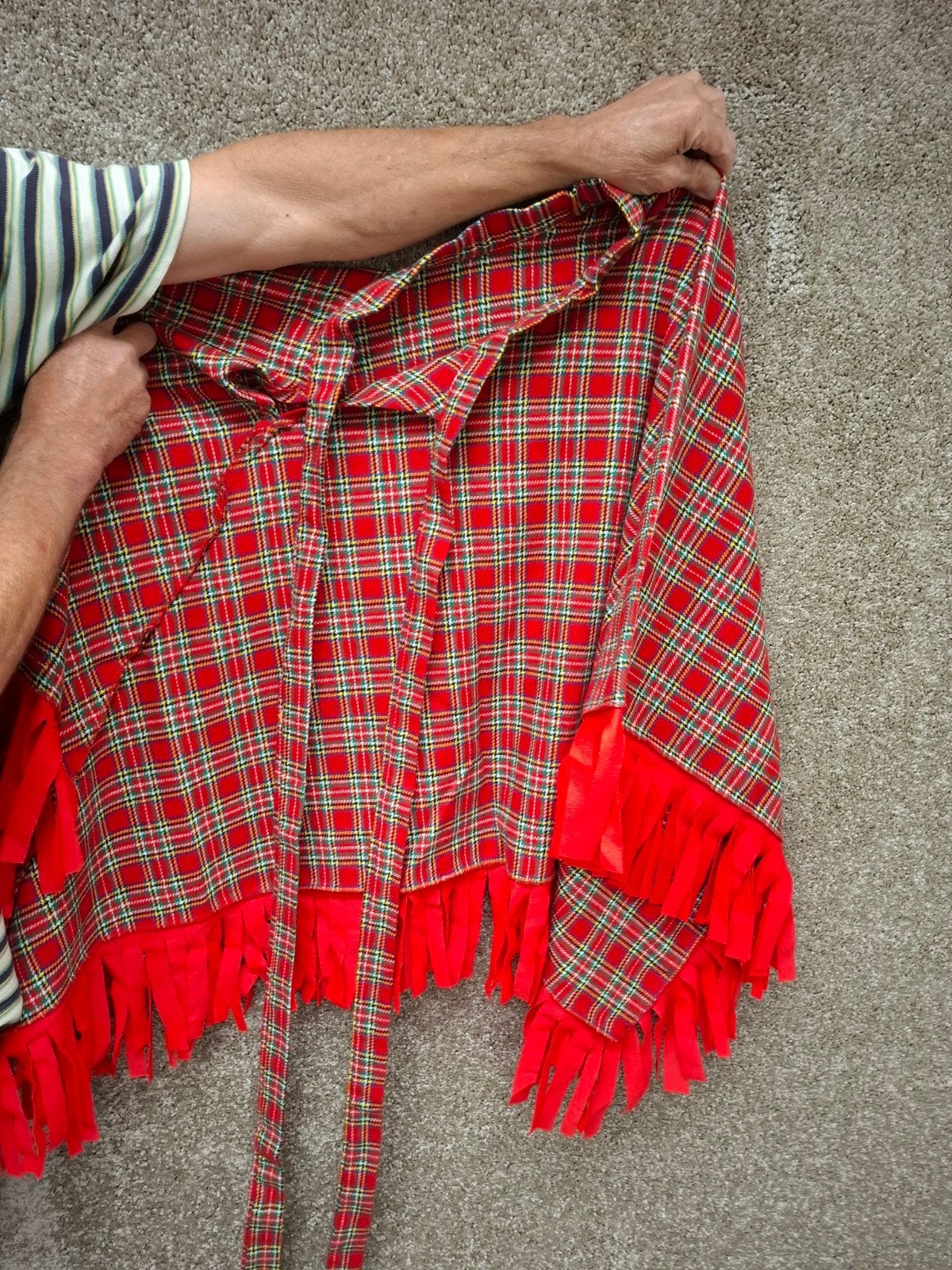 Geruite poncho met franjes - rood/groen, Kinderen en Baby's, Ophalen of Verzenden, Zo goed als nieuw