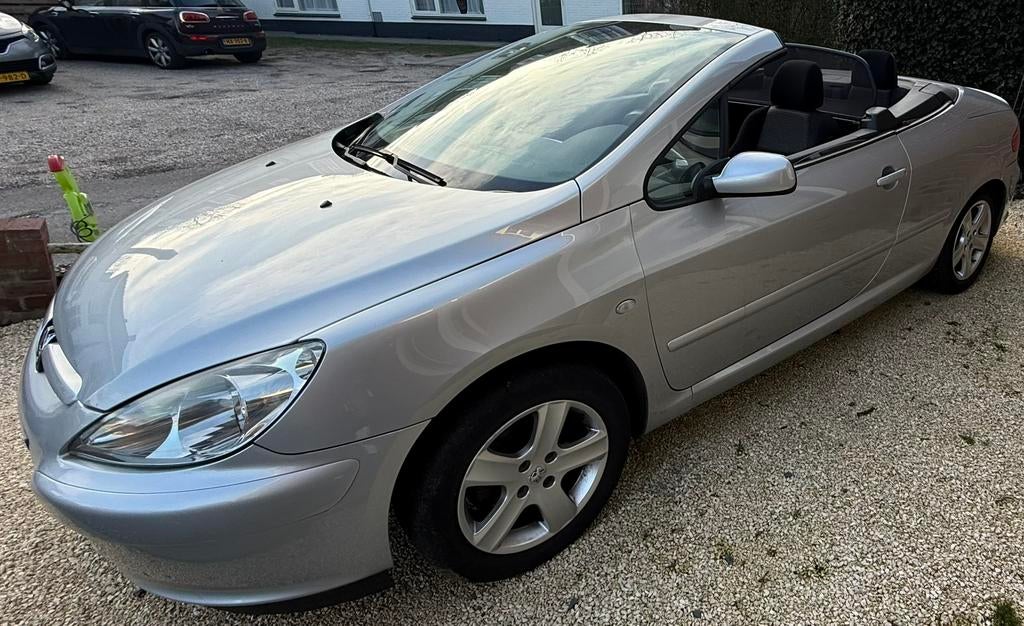 Peugeot 307 1.6 16V CC goed onderhouden, Zwart, 4 cilinders, Cabriolet, 4 stoelen