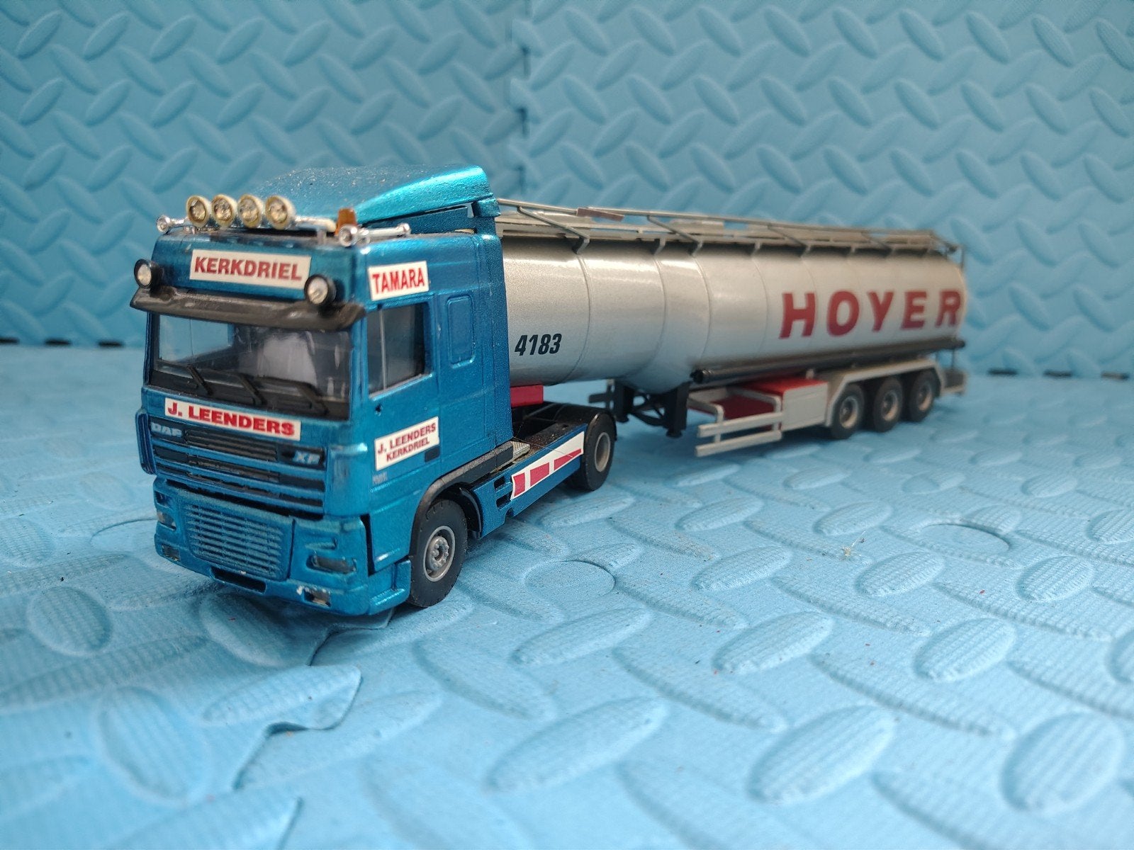 DAF XF J. Leenders Kerkdriel met Hoyer tankoplegger, Hobby en Vrije tijd, Ophalen of Verzenden, Zo goed als nieuw, Bus of Vrachtwagen