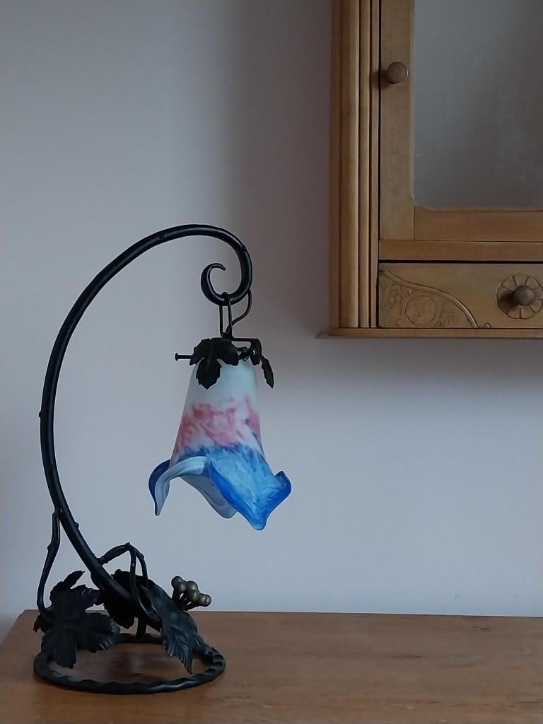 Art Nouveau tafellamp Frans glas gesigneerd glaspasta kap, Antiek en Kunst, Antiek | Lampen, Ophalen of Verzenden