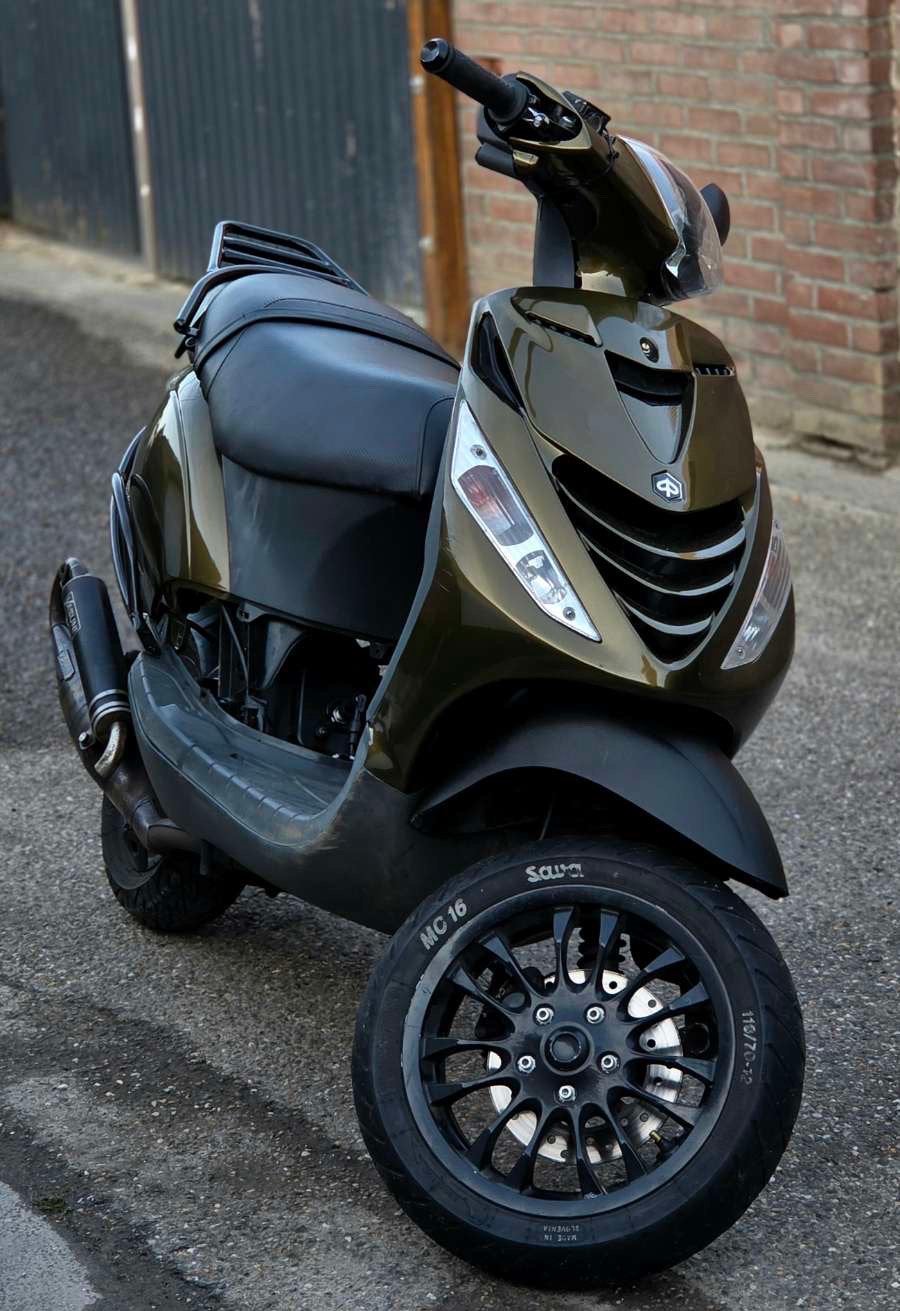 Zip SP 70cc 2T, Fietsen en Brommers, Scooters | Piaggio, Ophalen of Verzenden, Zo goed als nieuw, Tweetakt, Zip
