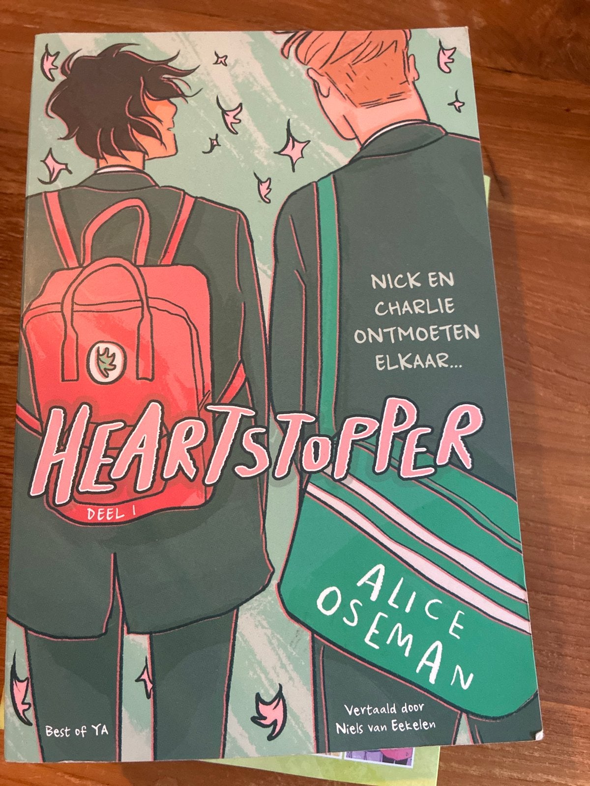 Heartstopper Deel 1 - Alice Oseman (Best of YA), Boeken, Ophalen of Verzenden, Zo goed als nieuw, Fictie