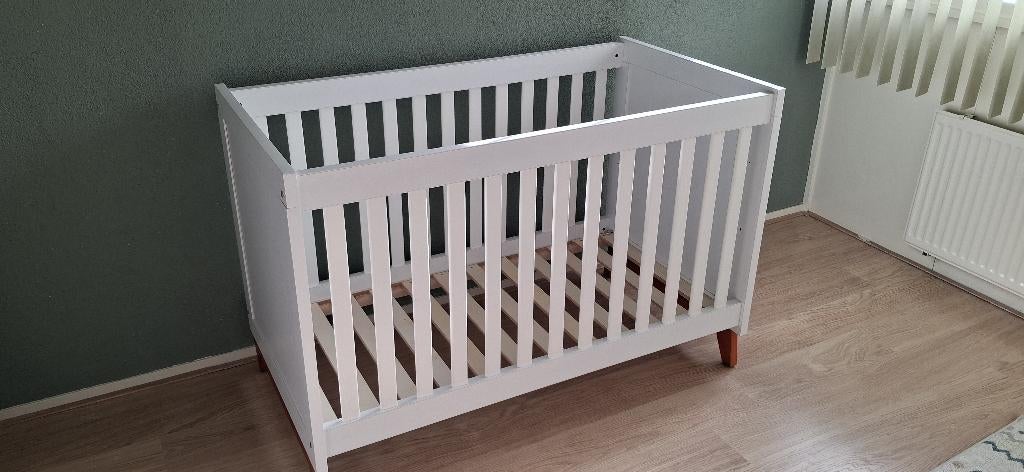Babybed (ledikant) + commode wit (set), Kinderen en Baby's, Babywiegjes en Ledikanten, Ophalen, Gebruikt, Ledikant