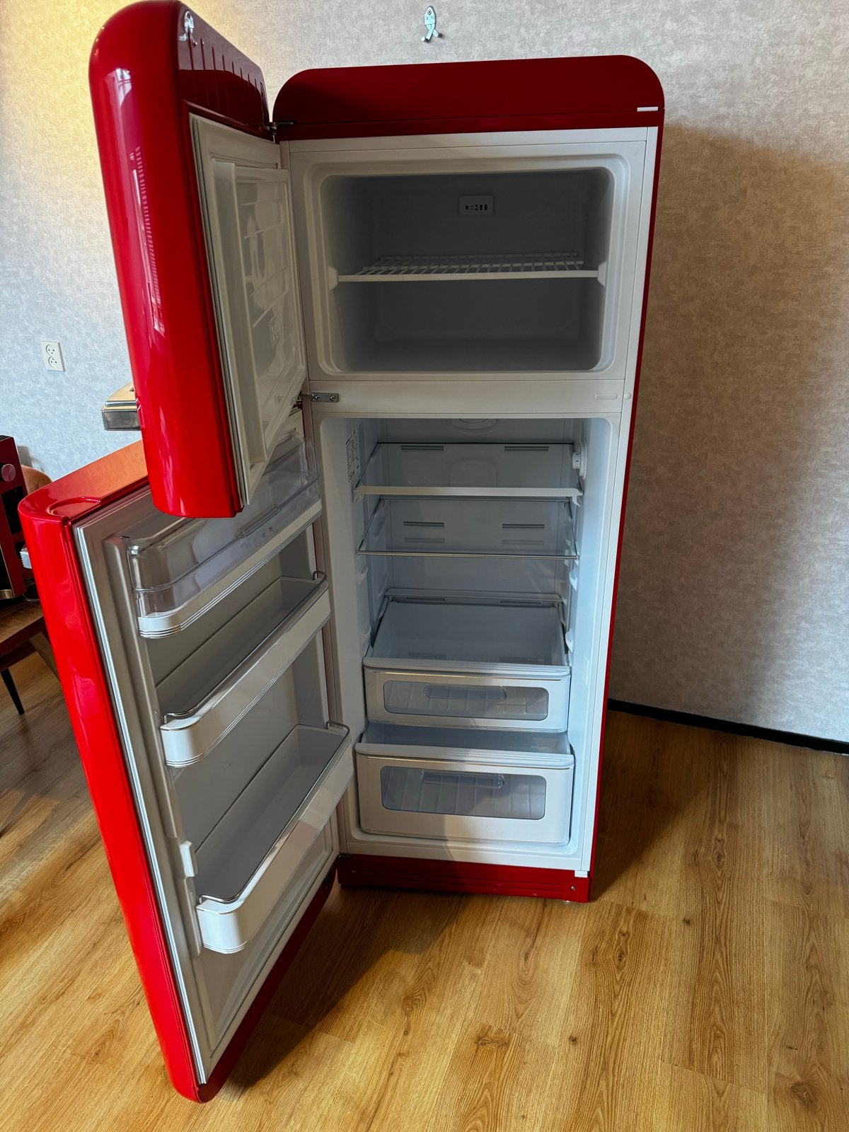 Smeg Koelkast met vriesvak - Rood - Zo goed als nieuw, Witgoed en Apparatuur, Ophalen, 150 tot 200 liter, 60 cm of meer, Zo goed als nieuw