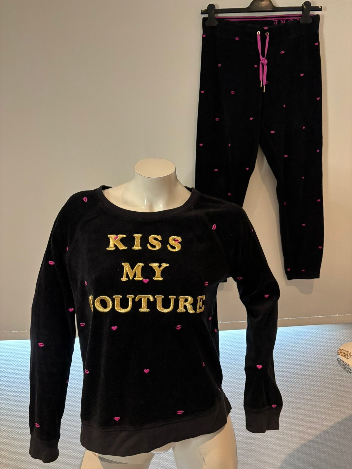 Juicy couture fluweel huispak maat m, Ophalen of Verzenden, Zo goed als nieuw, Maat 38/40 (M), Zwart