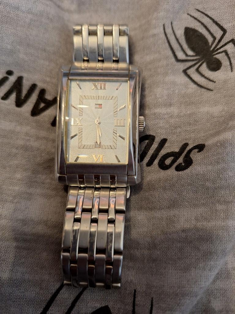 Heren Tommy Hilfiger horloge - Stijlvol en tijdloos, Sieraden, Tassen en Uiterlijk, Horloges | Heren, Overige merken, Staal, Gebruikt