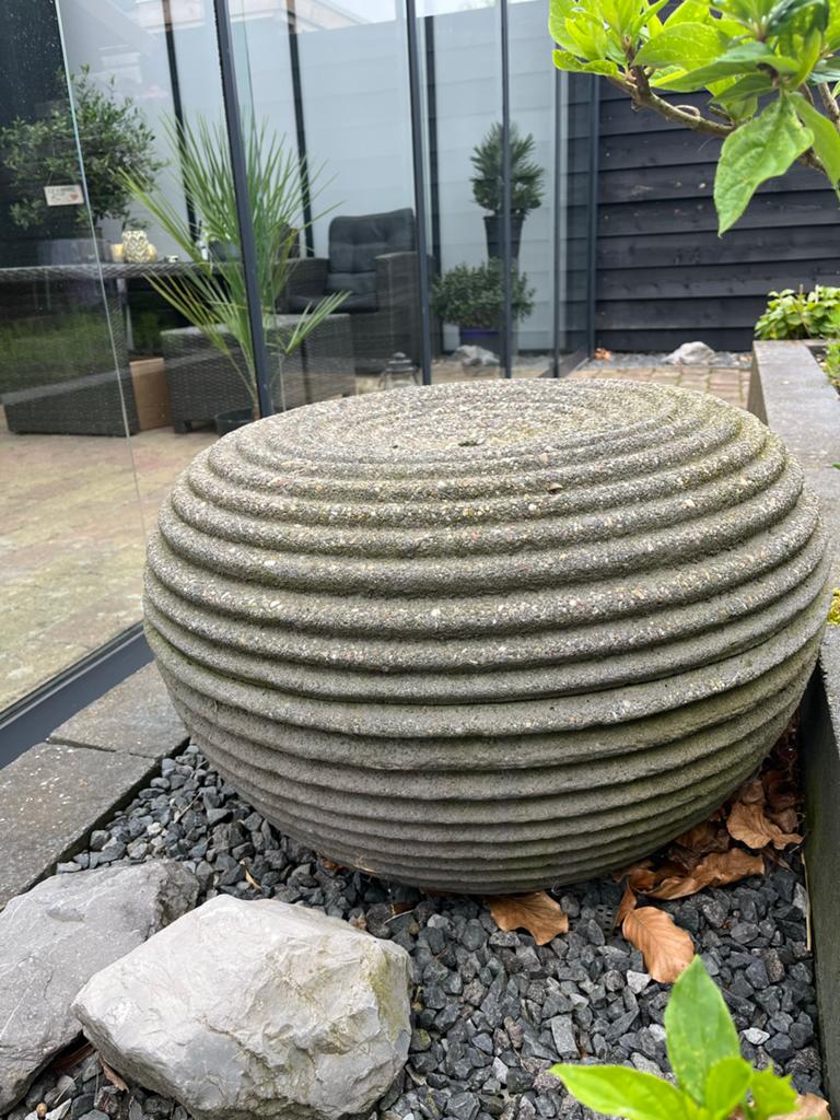 Fontein bol waterornament ( beton), Tuin en Terras, Ophalen of Verzenden, Beton, Waterornament