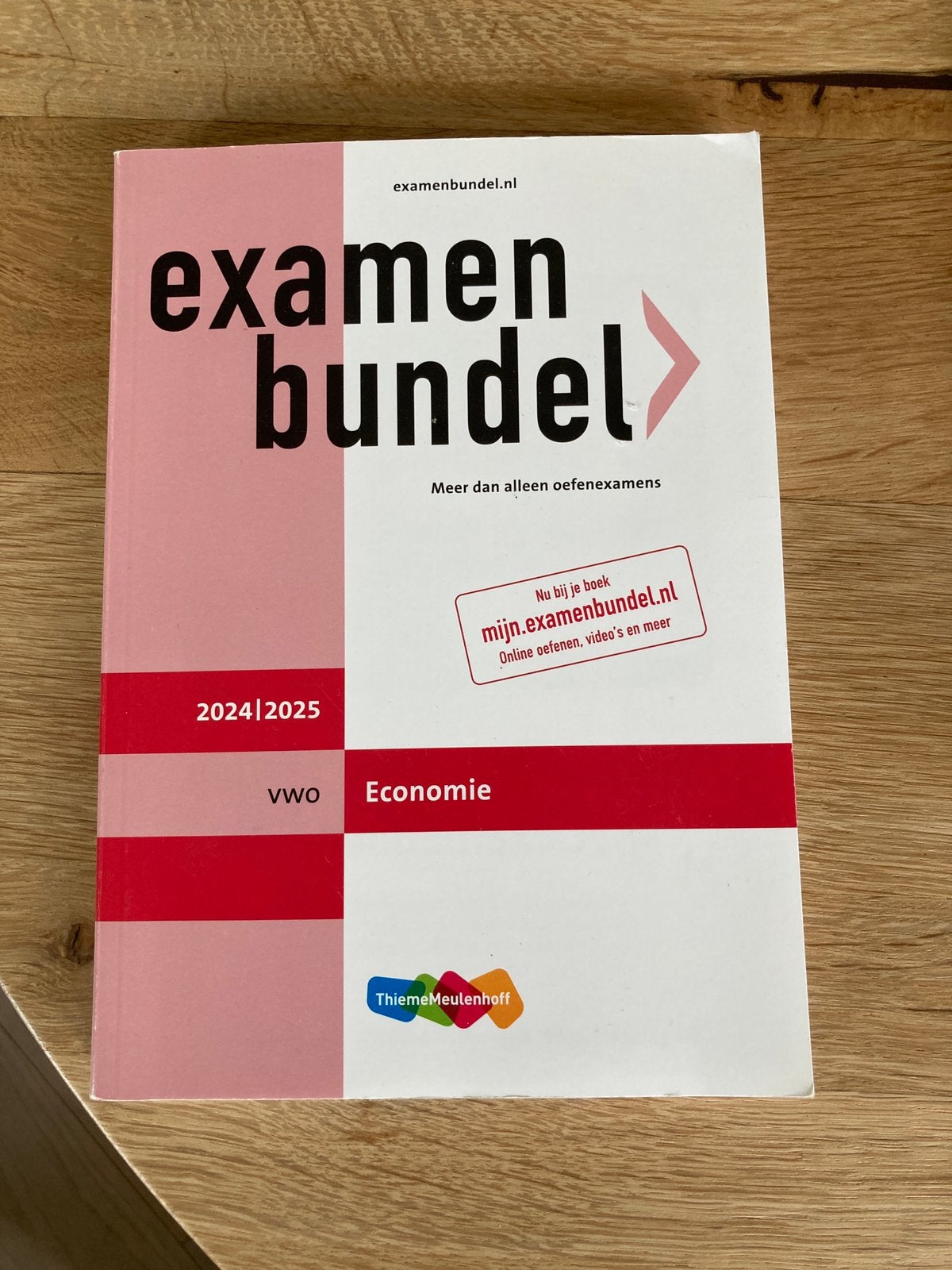 Examenbundel VWO ECONOMIE 2024/2025 en Lyceo bundel, Ophalen of Verzenden, Zo goed als nieuw, VWO, Economie
