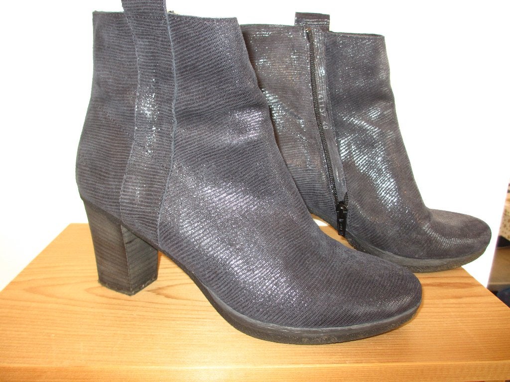 Via Vai blauw metallic enkellaarsje maat 40 ZGAN, Via Vai, Blauw, Lage of Enkellaarzen, Ophalen of Verzenden