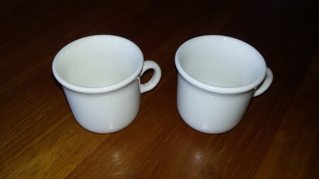 2 witte mokken met een grijs randje, Zo goed als nieuw, Overige stijlen, Porselein, Mok