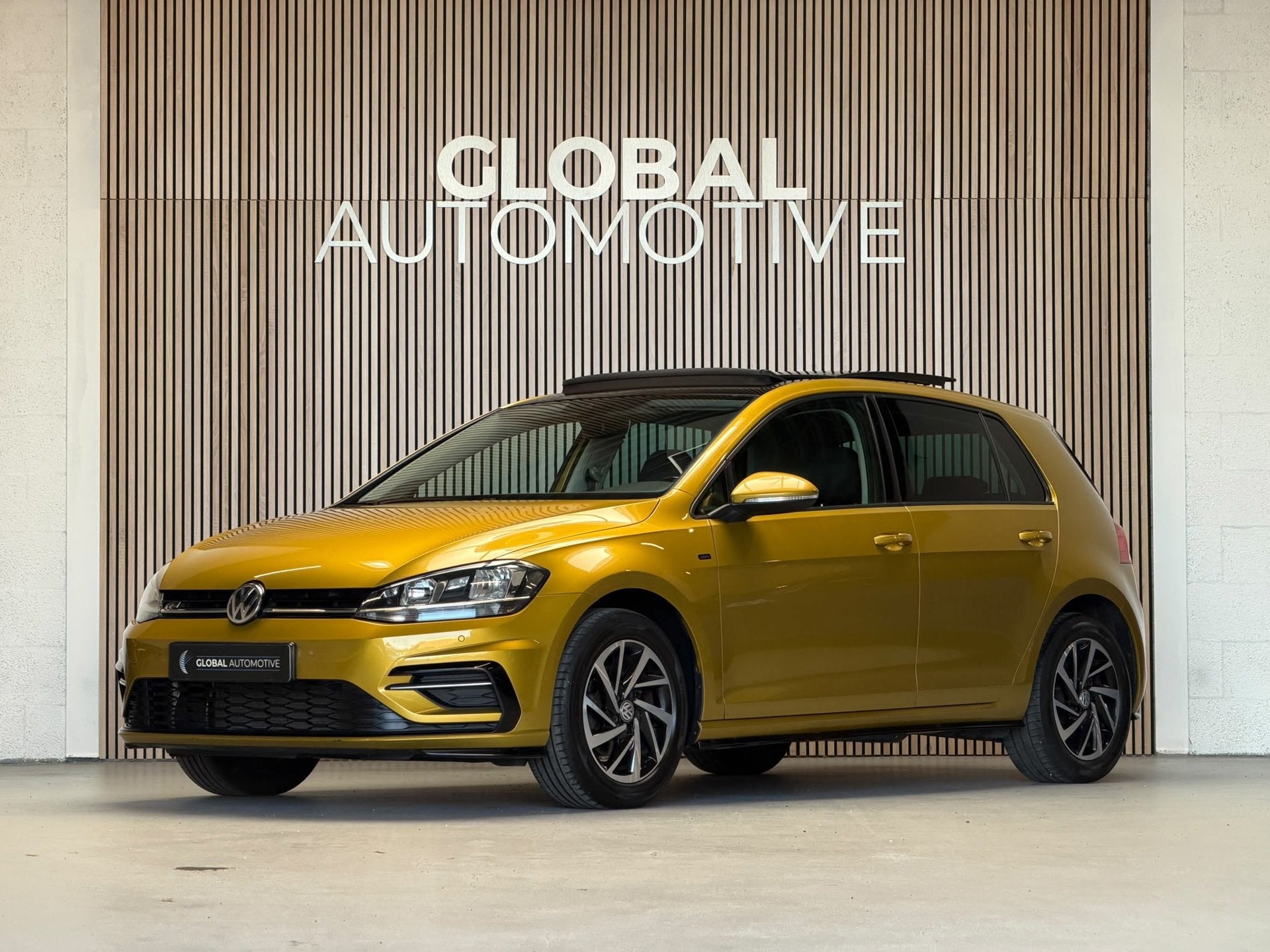 Volkswagen Golf 1.0 TSI R Line Join - PANORAMDAK - VIRTUAL -, Auto's, Dealer onderhouden, Stof, Gebruikt, Zwart