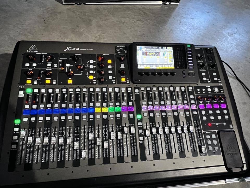 Behringer X32, Ophalen of Verzenden, Zo goed als nieuw, 20 kanalen of meer
