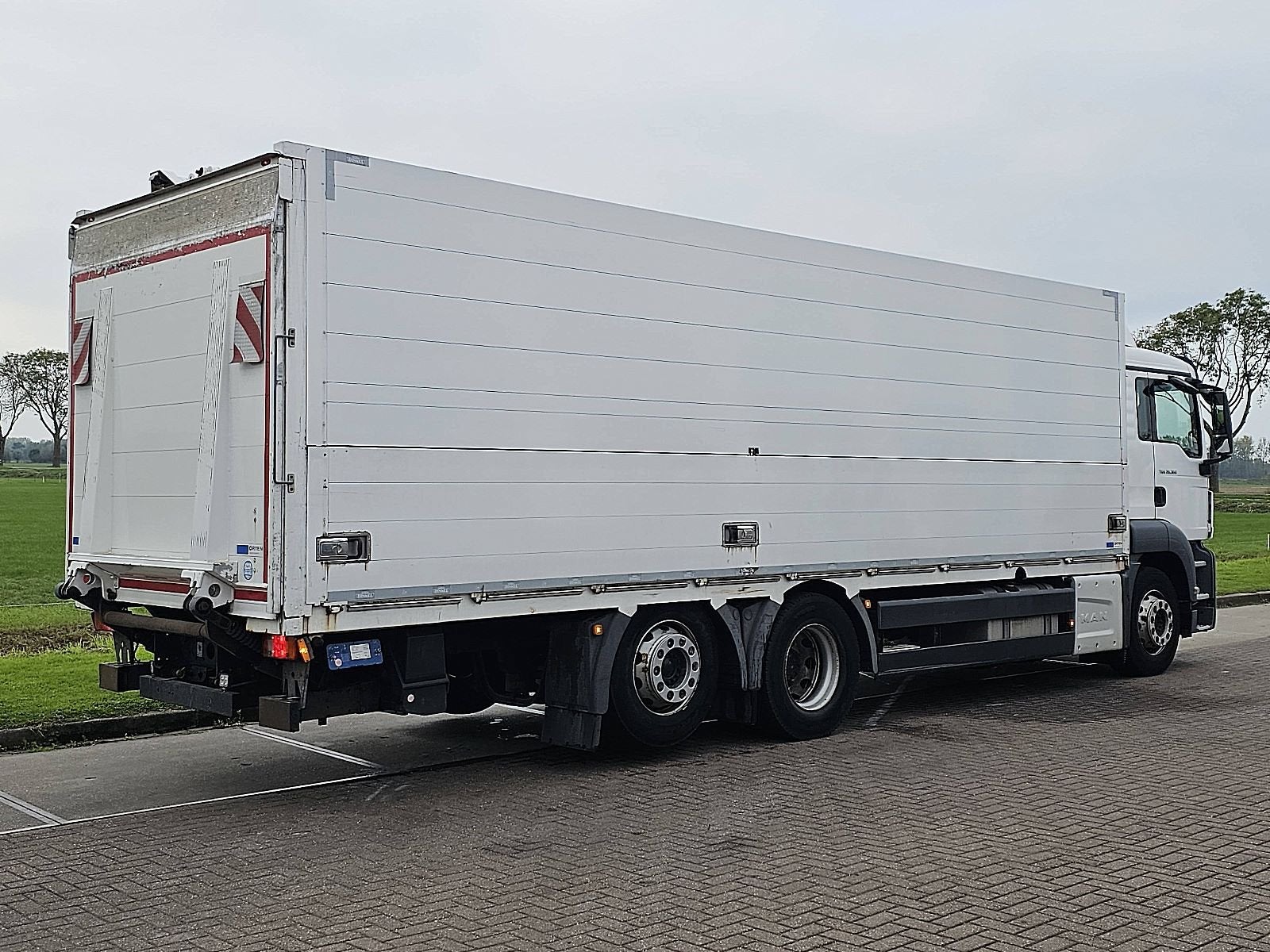 M.A.N. 26.360 TGS 2 TONS TAILLIFT LAST AXLE STEERING 6X2-4 O, Auto's, Automaat, Euro 6, Wit, Diesel