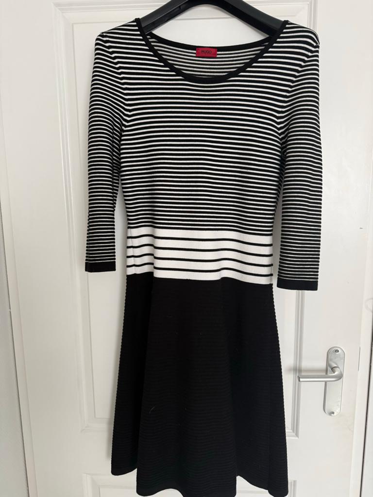 Hugo Boss gestreepte jurk maat L, Kleding | Dames, Jurken, Zwart, Maat 42/44 (L), Ophalen of Verzenden, Zo goed als nieuw