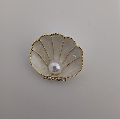 Goudkleurige broche schelp met grote parel, Verzenden, Nieuw, Wit, Overige materialen