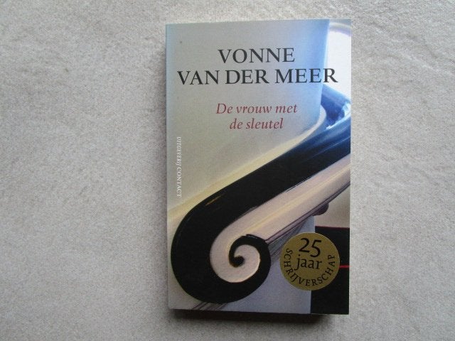 VONNE VAN DER MEER --> De vrouw met de sleutel, Boeken, Ophalen of Verzenden, Zo goed als nieuw, Vonne van der Meer