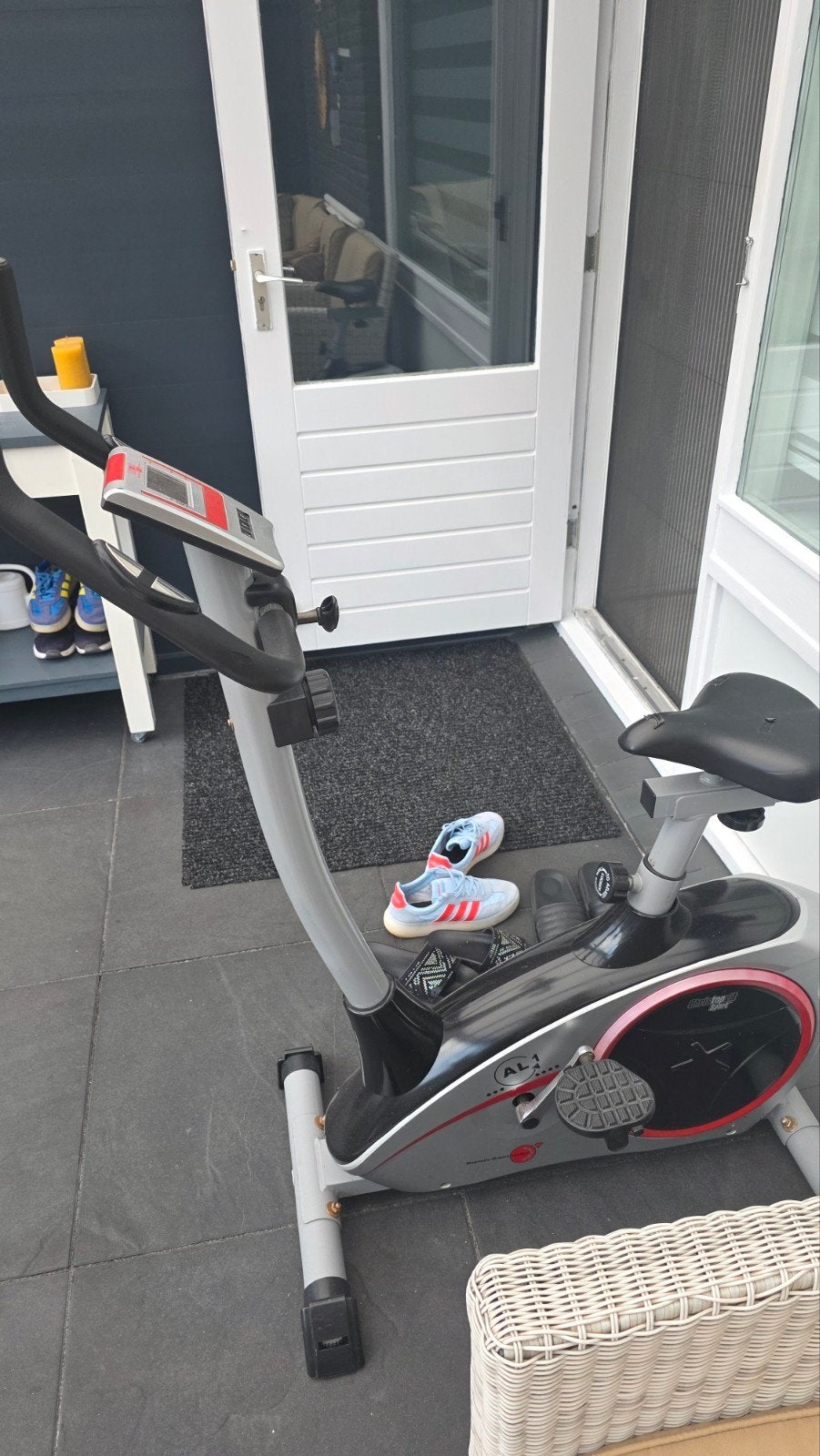 Hometrainer - Ideaal voor thuisworkouts, Sport en Fitness, Gebruikt, Ophalen of Verzenden, Metaal, Benen