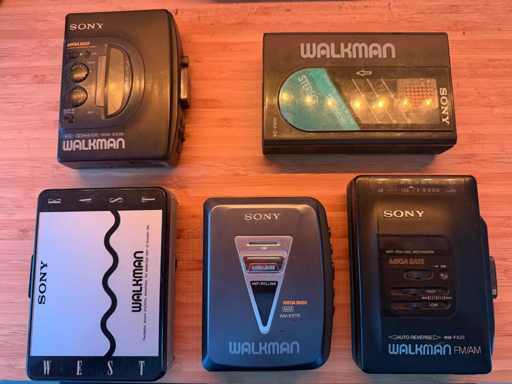 Partij van 5 walkmans (defect), Audio, Tv en Foto, Walkmans, Discmans en Minidiscspelers, Ophalen of Verzenden, Walkman