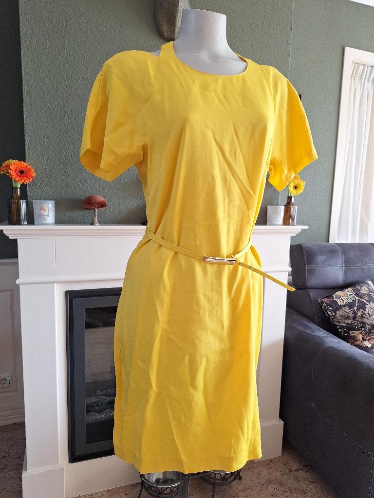Pennyblack Penny Black knal geel jurk met riem 42, Kleding | Dames, Jurken, Verzenden, Geel, Maat 42/44 (L), Zo goed als nieuw