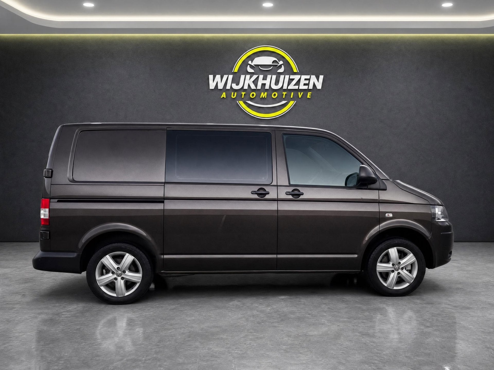 Volkswagen Transporter 2.0 TDI L1H1 DC Highline Automaat met, Auto's, Bestelauto's, Euro 5, Stof, Gebruikt, Zwart