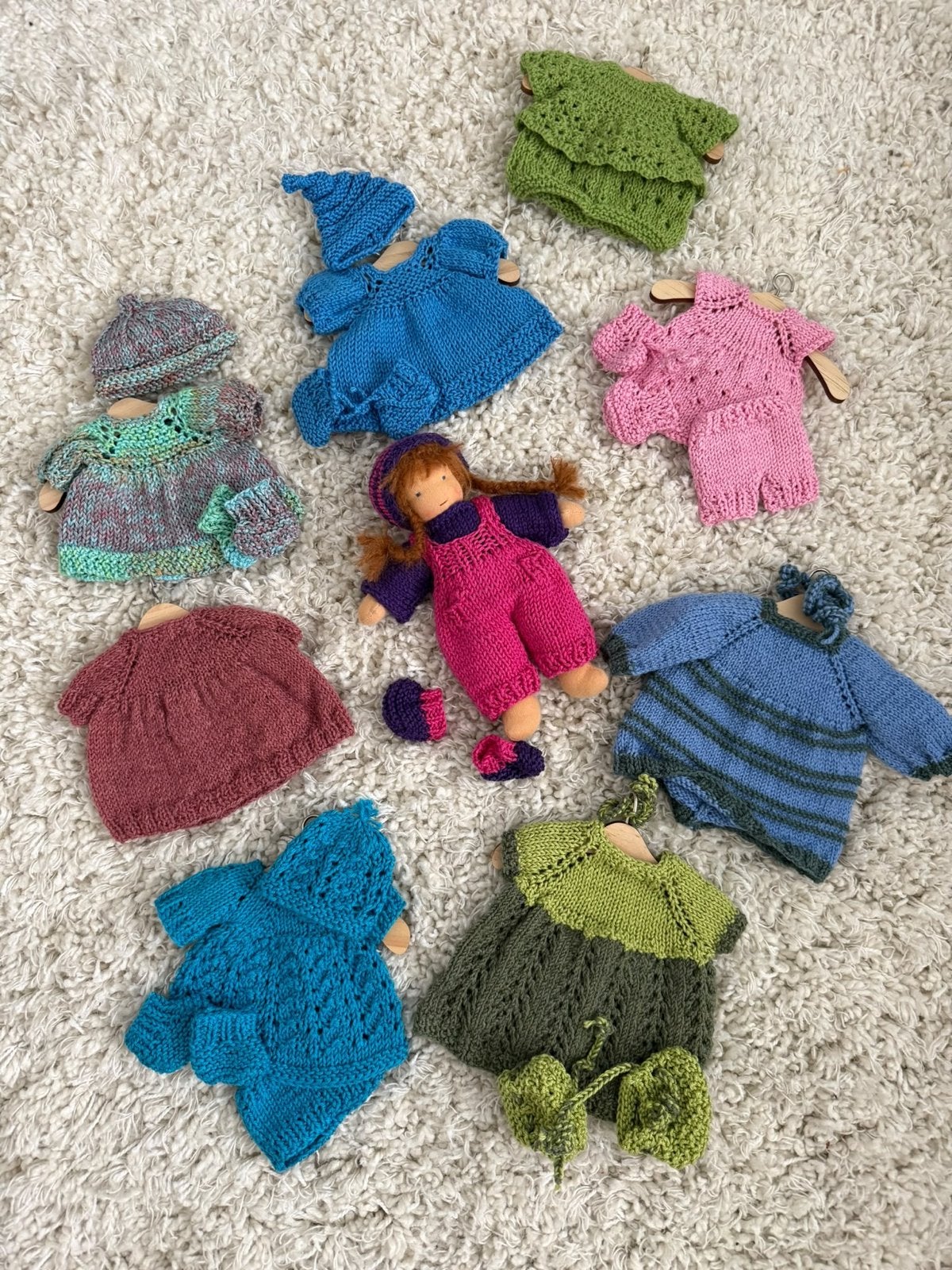Handgemaakte poppenkleding en pop ( antroposofisch), Ophalen of Verzenden, Nieuw, Overige typen
