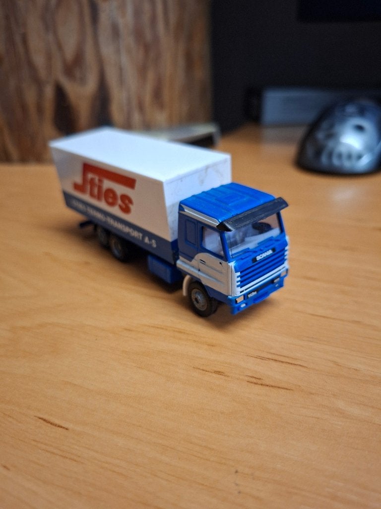AWM Scania + Volvo bakwagen Sties, Ophalen of Verzenden, Bus of Vrachtwagen