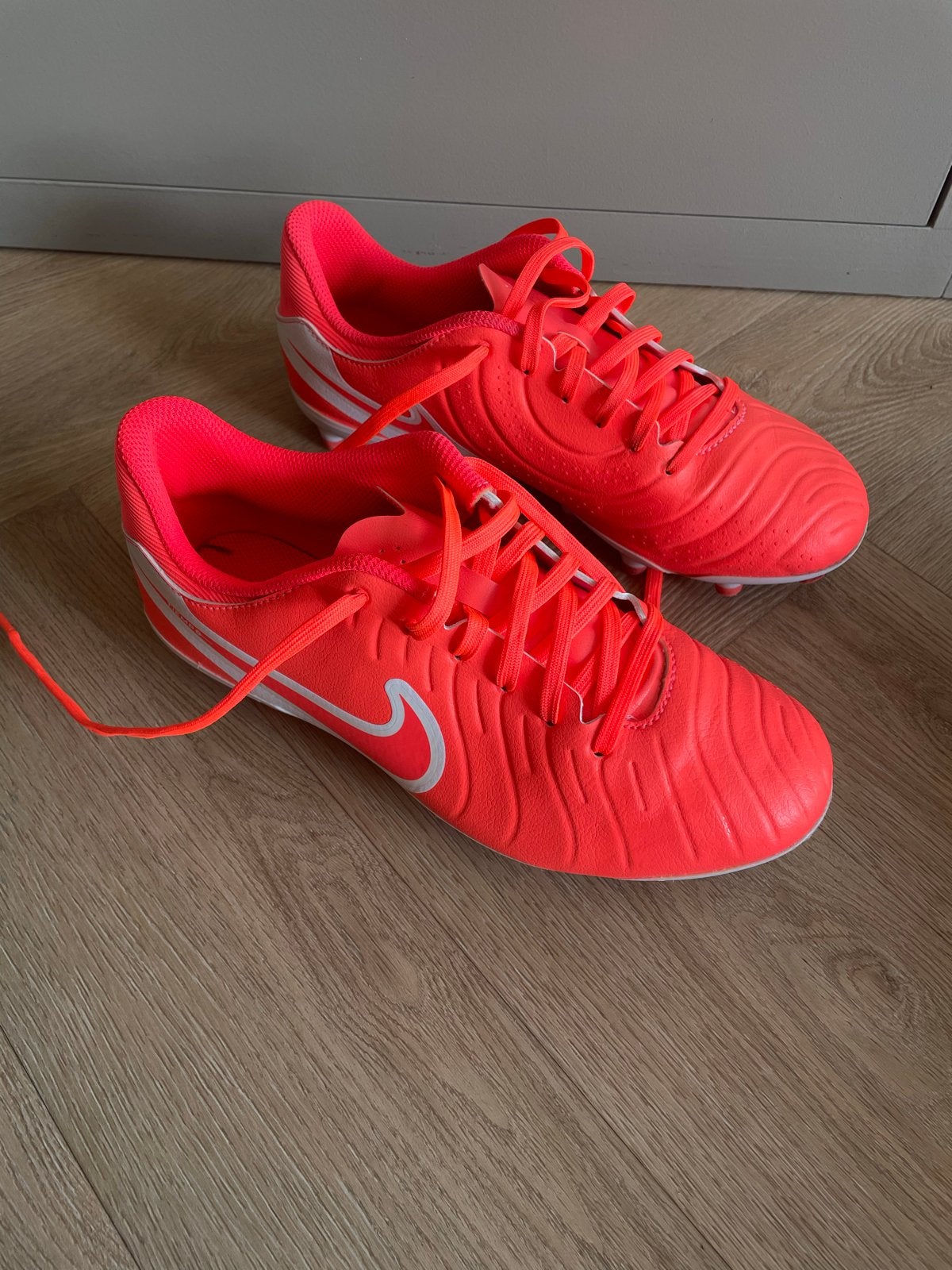 Nike voetbalschoenen maat 37,5 - 1 keer gebruikt, Maat XS of kleiner, Ophalen of Verzenden, Gebruikt, Schoenen