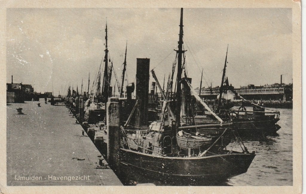 IJmuiden Haven boot boten 1944, Ophalen of Verzenden, 1940 tot 1960, Gelopen, Noord-Holland