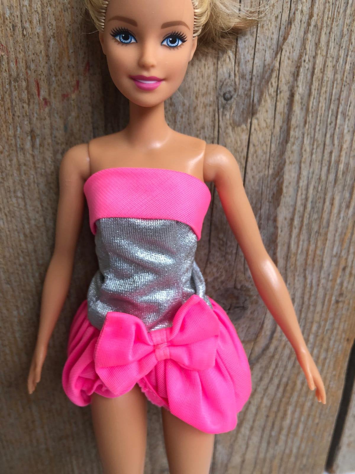 2009 Blonde Vintage Fashionista Mattel Barbie Pink Dress, Kinderen en Baby's, Ophalen of Verzenden, Zo goed als nieuw, Barbie