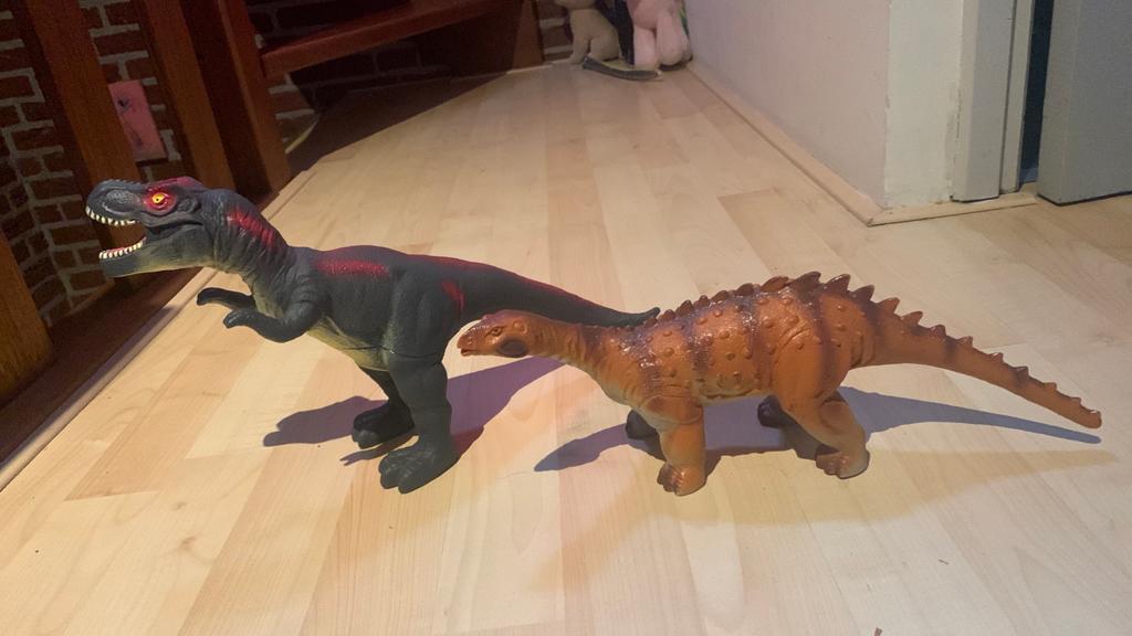 2 hele coole speelgoed dino’s, Verzamelen, Ophalen of Verzenden, Zo goed als nieuw, Beeldje of Figuurtje