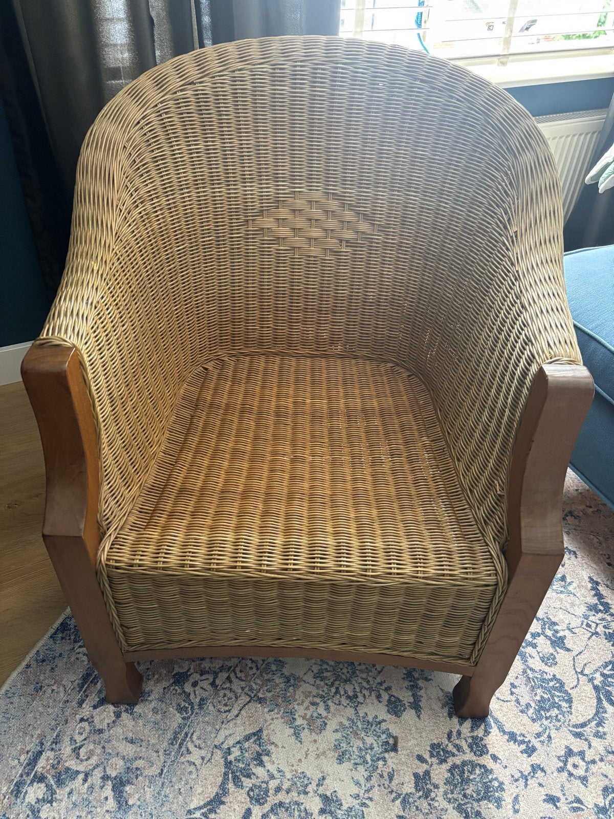 Rotan fauteuil met houten armleuningen, Ophalen, Gebruikt, Bruin, Eén