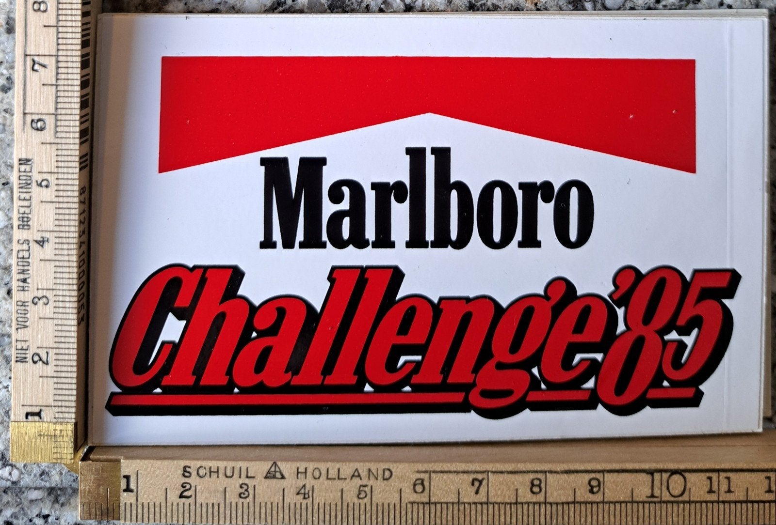 Vintage sticker Marlboro Challenge 1985 merk logo, Ophalen of Verzenden, Zo goed als nieuw