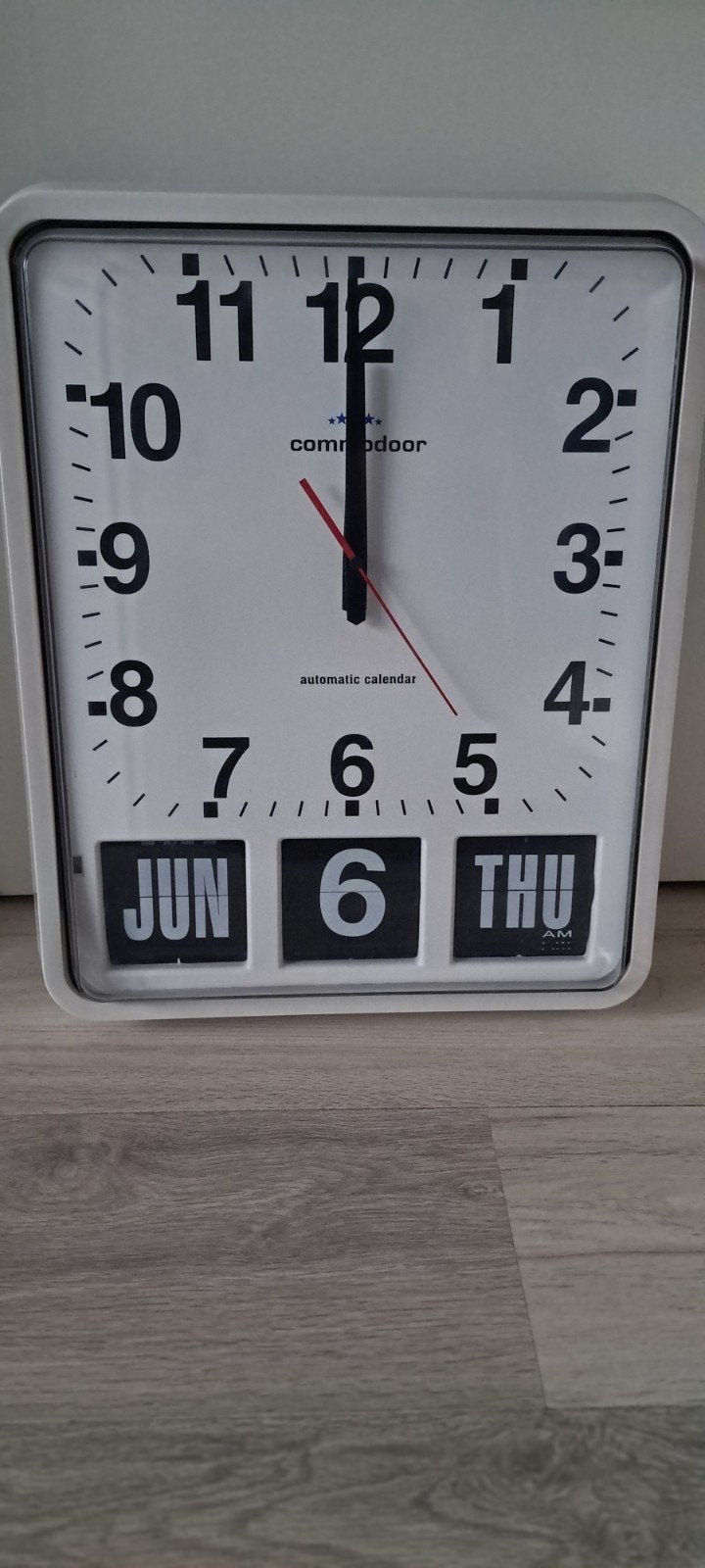 Commodoor Wandklok met Automatische Kalender, Ophalen, Zo goed als nieuw, Wandklok